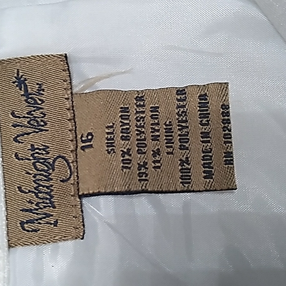 MIDNIGHT VELVET STUNNING OFF WHITE SKIRTSUIT - Picture 12 of 12